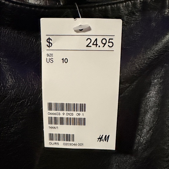 H&M Black Faux Leather Mini Skirt with Side Buckle Details - Picture 3 of 5